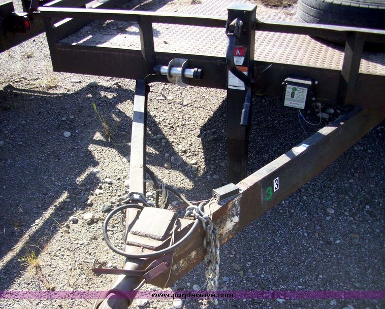 image for item 7606 1993 Gold 28' tandem axle trailer