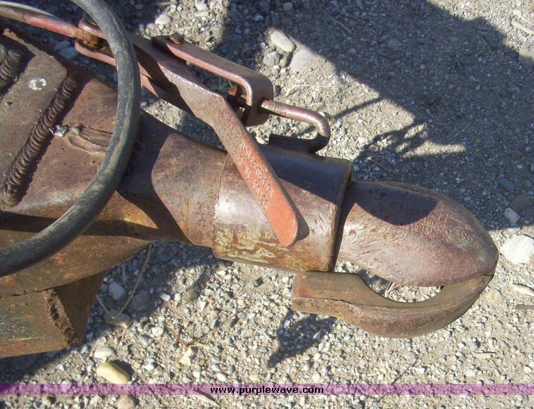 image for item 7606 1993 Gold 28' tandem axle trailer