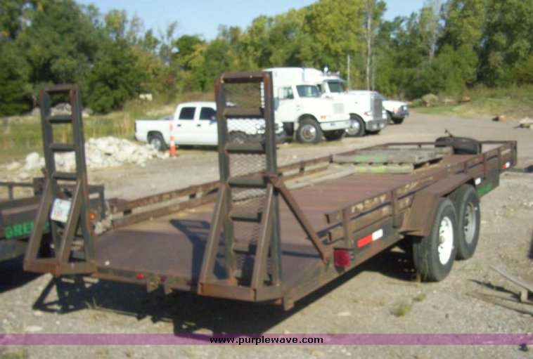 image for item 7607 1993 Gold 27' tandem axle trailer