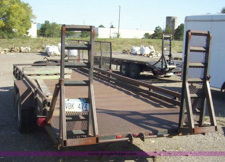 image for item 7607 1993 Gold 27' tandem axle trailer