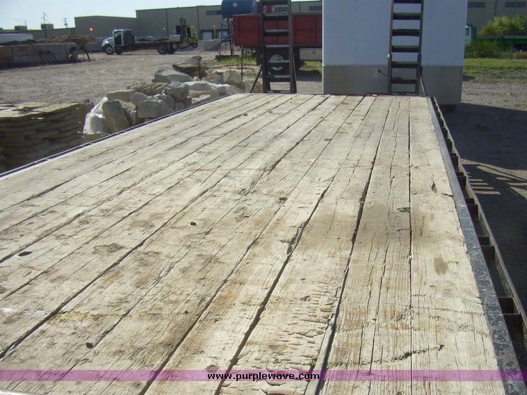 image for item 7610 2005 Deck 30' tandem axle trailer