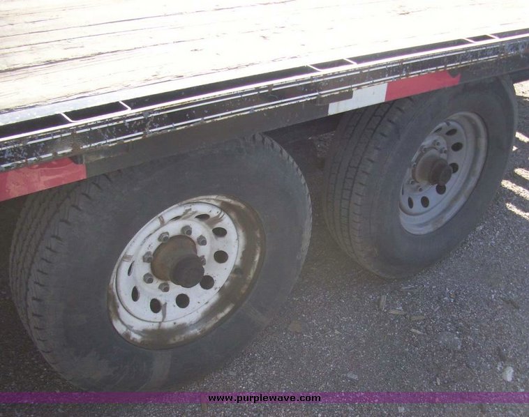 image for item 7610 2005 Deck 30' tandem axle trailer