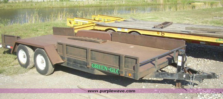image for item 7611 1993 Gold 22' tandem axle trailer