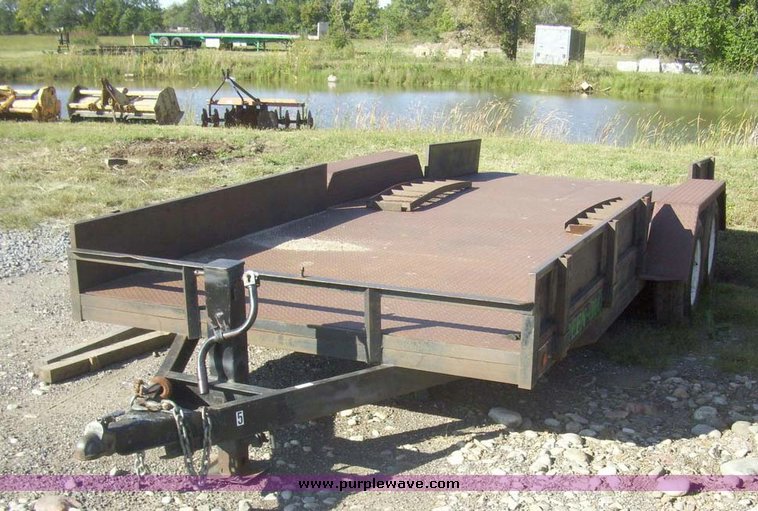 image for item 7611 1993 Gold 22' tandem axle trailer