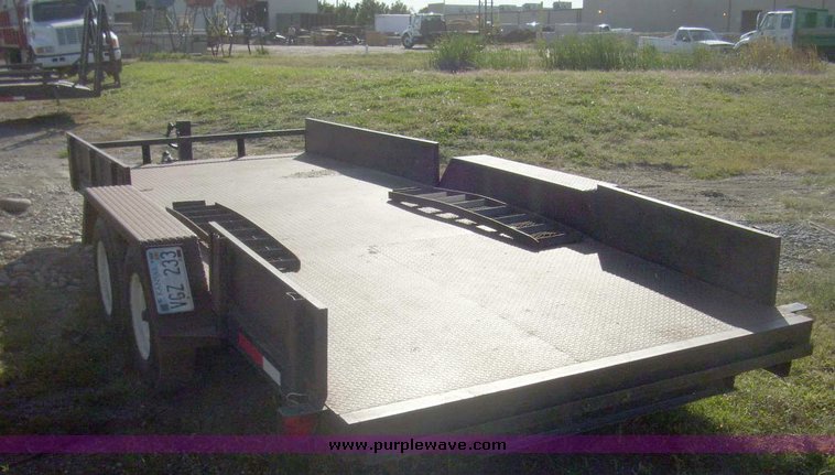 image for item 7611 1993 Gold 22' tandem axle trailer