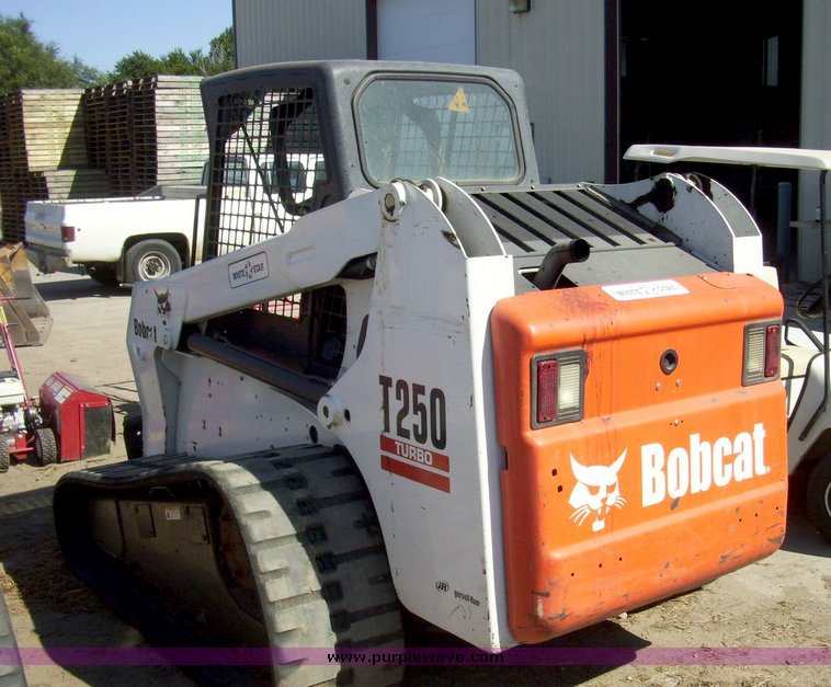 image for item 7661 2005 Bobcat T-250 skid steer