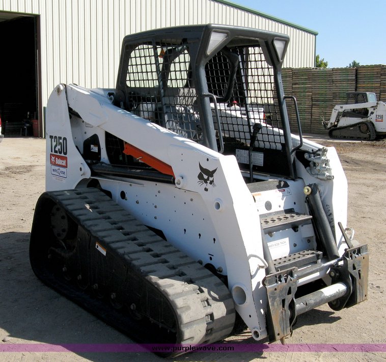 image for item 7662 2007 Bobcat T-250 skid steer