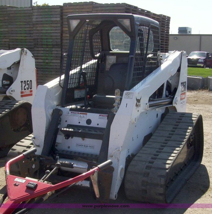 image for item 7662 2007 Bobcat T-250 skid steer