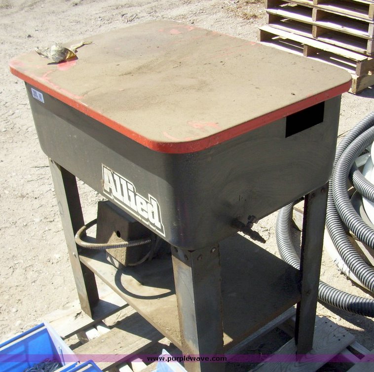 Allied parts washer in Wichita, KS Item 7666 sold Purple Wave