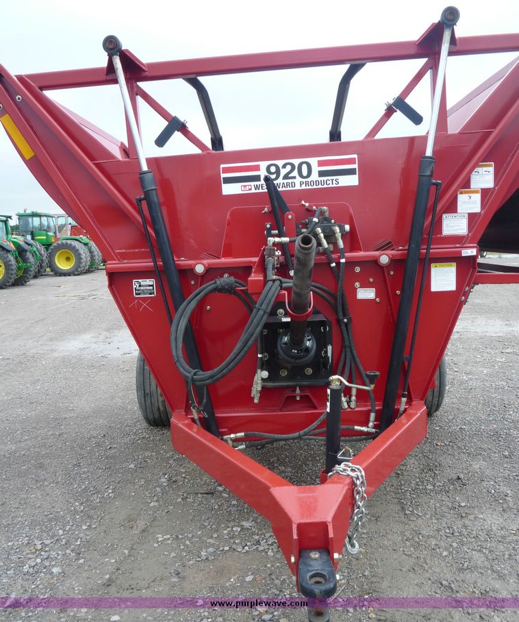 image for item 2062 2006 Jiffy 920 bale processor