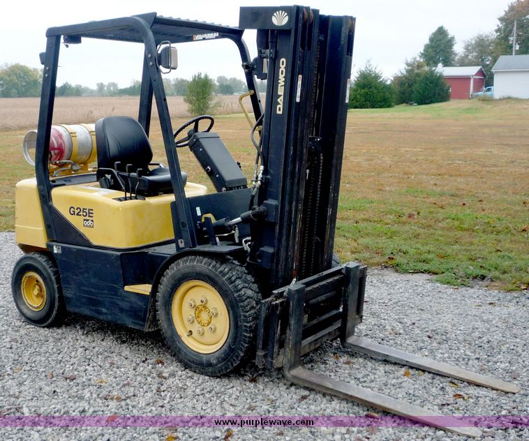 Daewoo G25E3 forklift in Lawrence, KS Item 2088 sold Purple Wave
