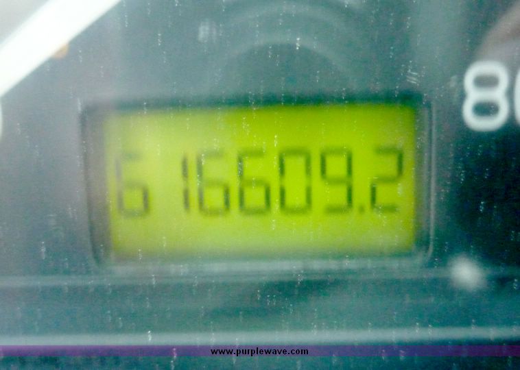 image for item 2149 1999 Volvo VN tractor truck