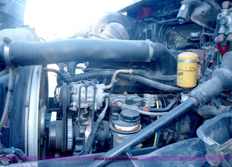 image for item 2149 1999 Volvo VN tractor truck