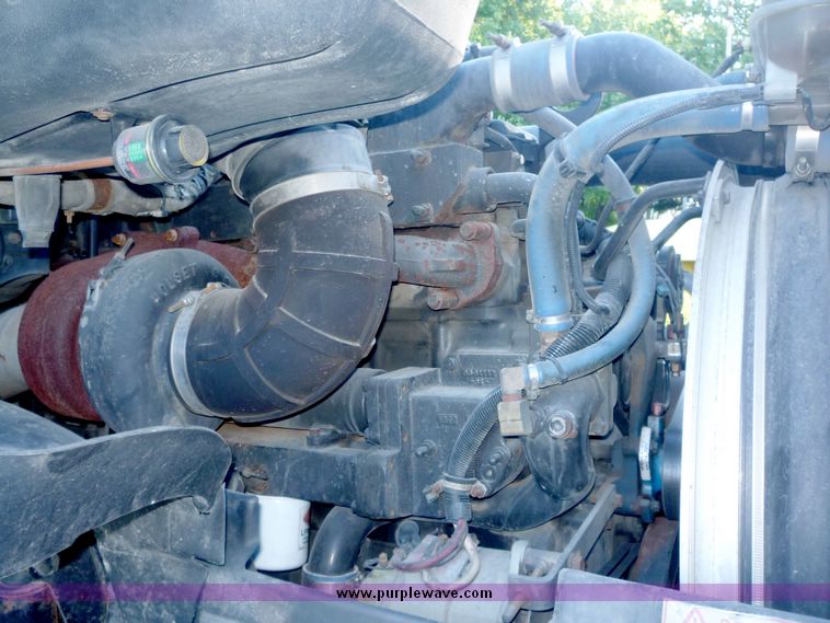 image for item 2149 1999 Volvo VN tractor truck