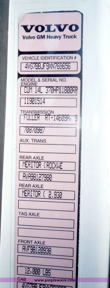 image for item 2149 1999 Volvo VN tractor truck