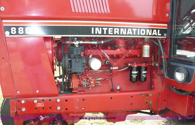 image for item 3734 1981 International 886 tractor