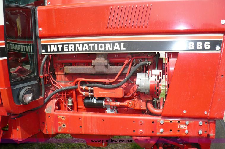 image for item 3734 1981 International 886 tractor