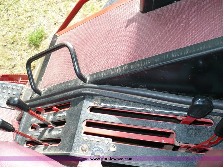 image for item 3734 1981 International 886 tractor