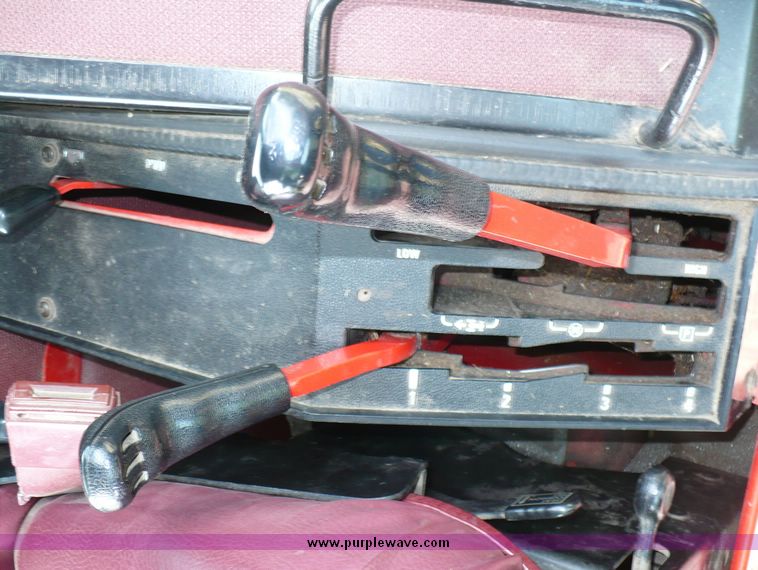 image for item 3734 1981 International 886 tractor