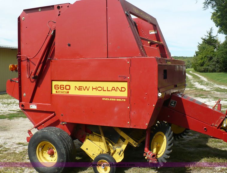 image for item 3736 1995 New Holland 660 round baler