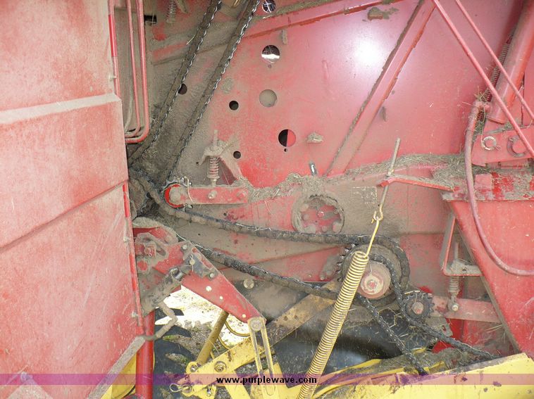 image for item 3736 1995 New Holland 660 round baler