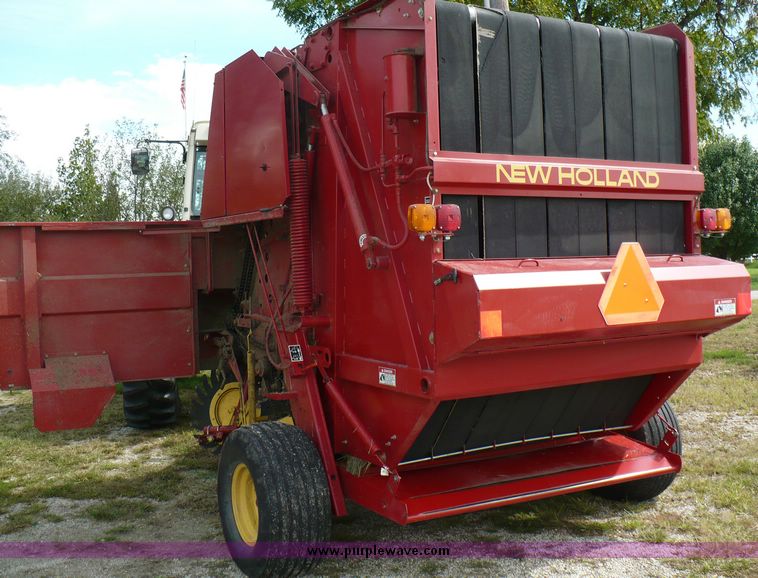 image for item 3736 1995 New Holland 660 round baler