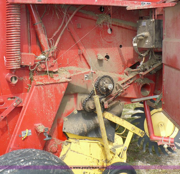image for item 3736 1995 New Holland 660 round baler