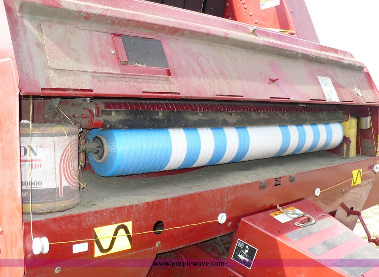 image for item 3736 1995 New Holland 660 round baler