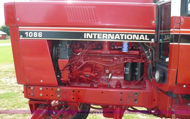 image for item 3737 1978 International 1086 tractor