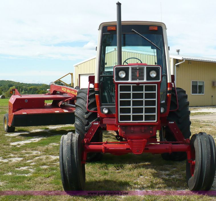 image for item 3737 1978 International 1086 tractor