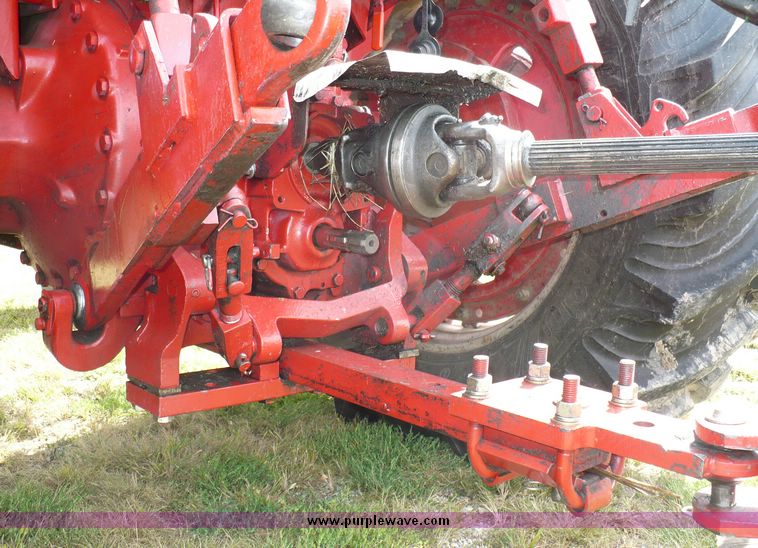 image for item 3737 1978 International 1086 tractor