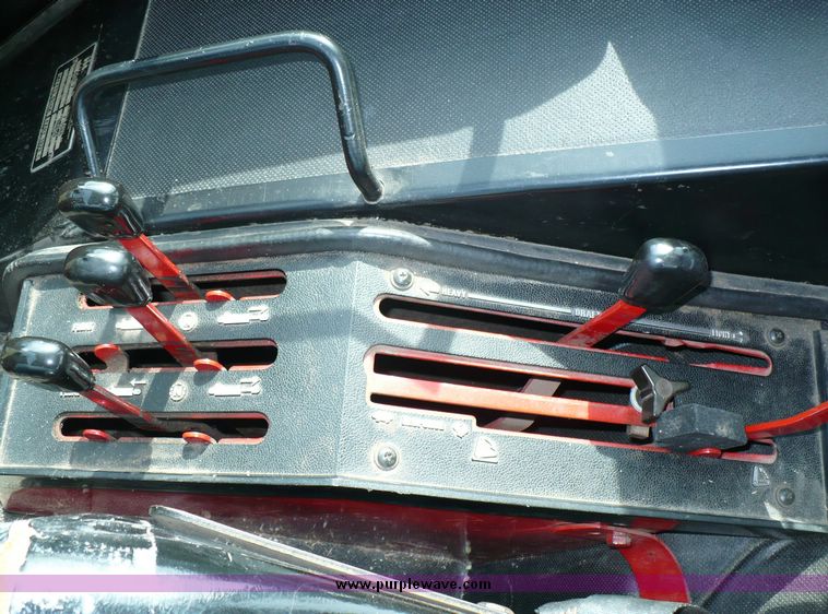 image for item 3737 1978 International 1086 tractor