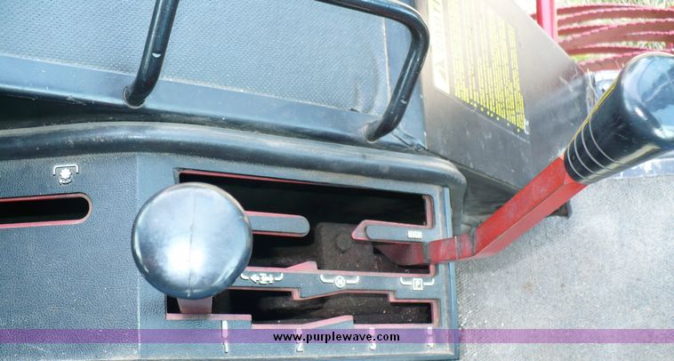 image for item 3737 1978 International 1086 tractor