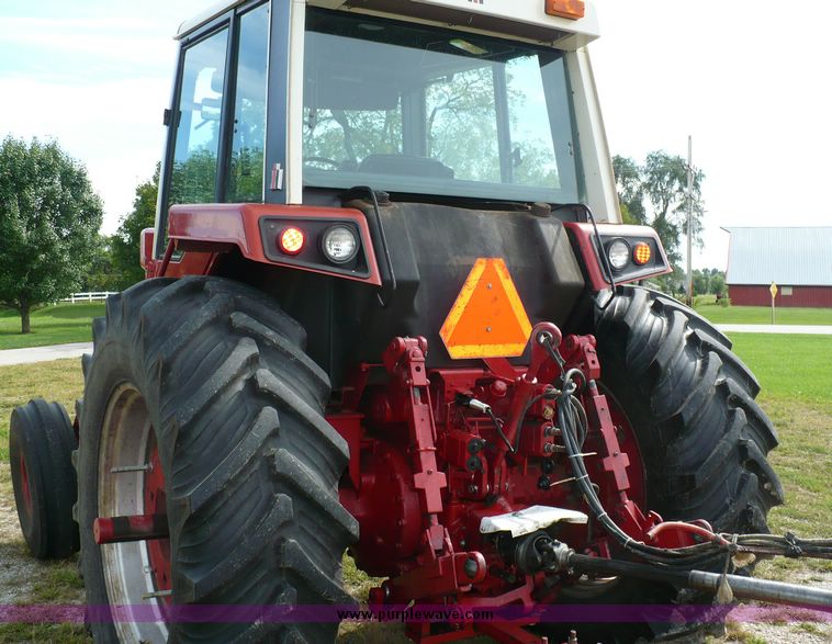 image for item 3737 1978 International 1086 tractor