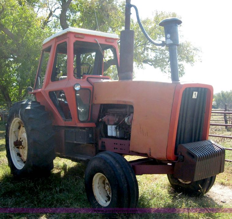 image for item 6390 1974 Allis Chalmers 7040 tractor