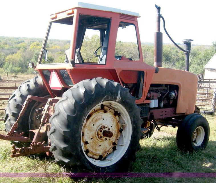 image for item 6390 1974 Allis Chalmers 7040 tractor
