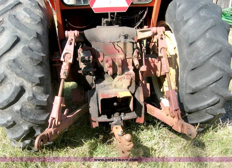 image for item 6390 1974 Allis Chalmers 7040 tractor