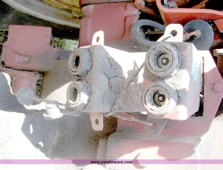 image for item 6390 1974 Allis Chalmers 7040 tractor