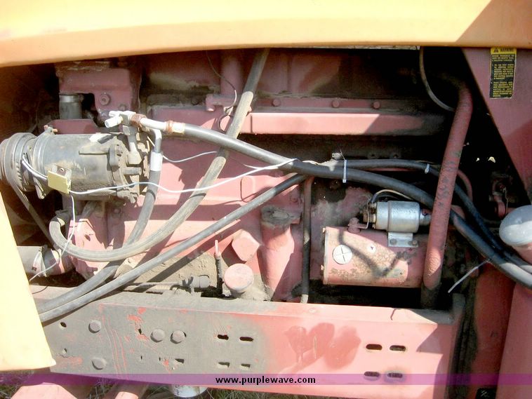 image for item 6390 1974 Allis Chalmers 7040 tractor