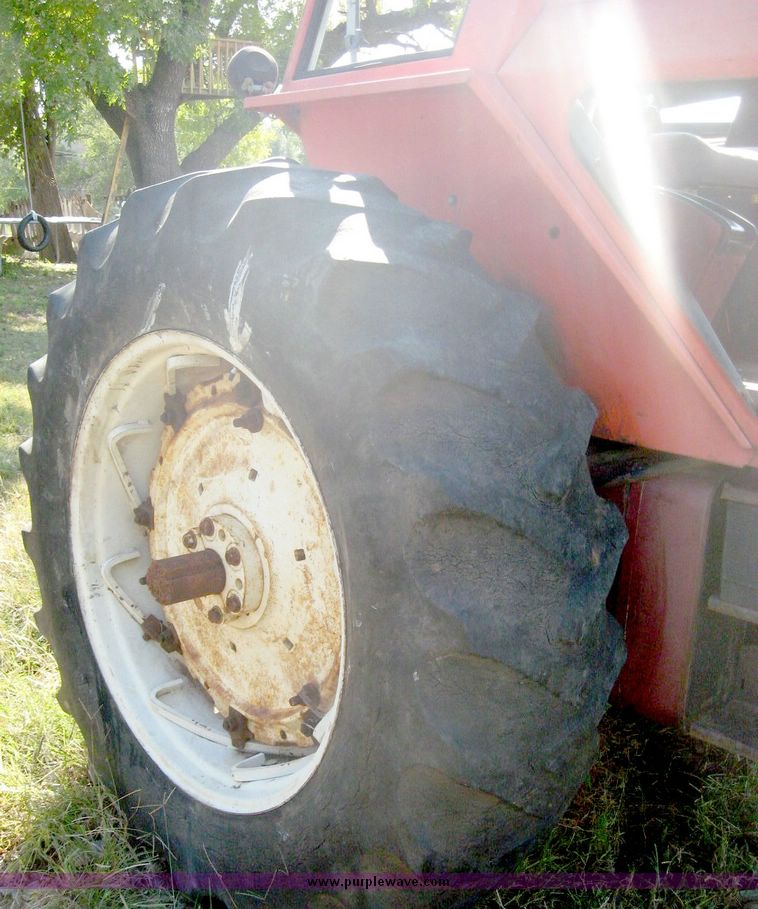 image for item 6390 1974 Allis Chalmers 7040 tractor