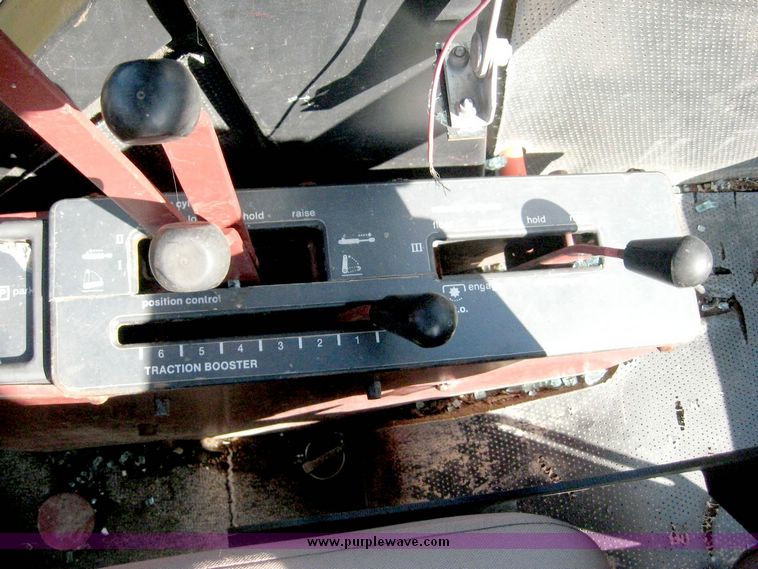 image for item 6390 1974 Allis Chalmers 7040 tractor