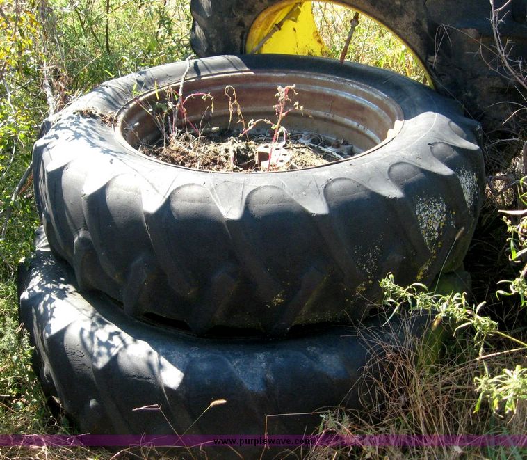 image for item 6390 1974 Allis Chalmers 7040 tractor