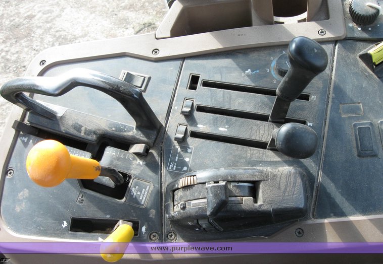 image for item 8928 1998 John Deere 7610 MFWD tractor