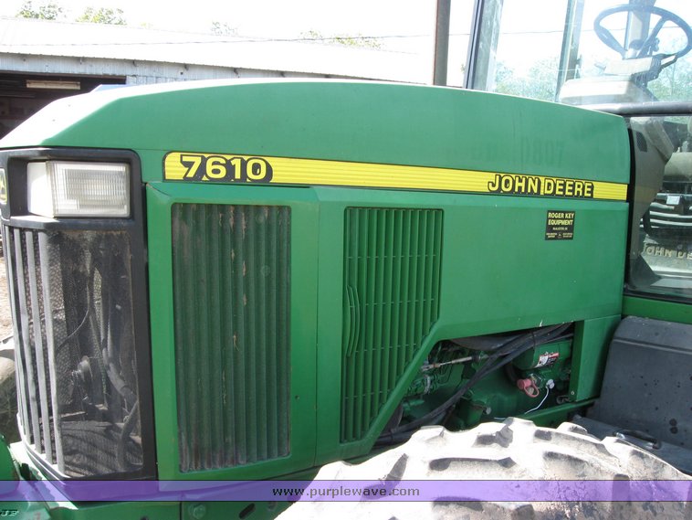 image for item 8928 1998 John Deere 7610 MFWD tractor