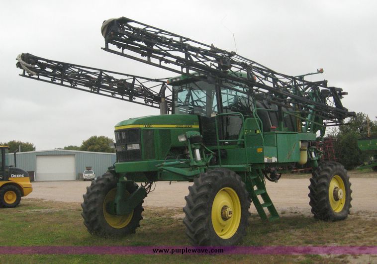 image for item 8974 1998 John Deere 4700 self propelled sprayer
