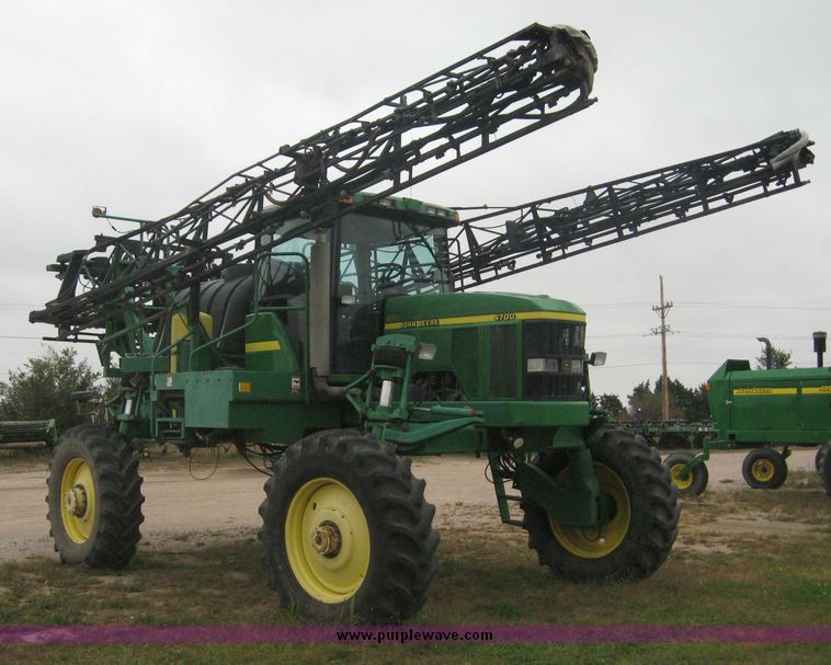 image for item 8974 1998 John Deere 4700 self propelled sprayer