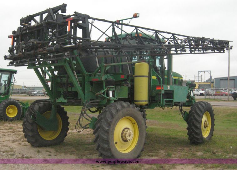 image for item 8974 1998 John Deere 4700 self propelled sprayer