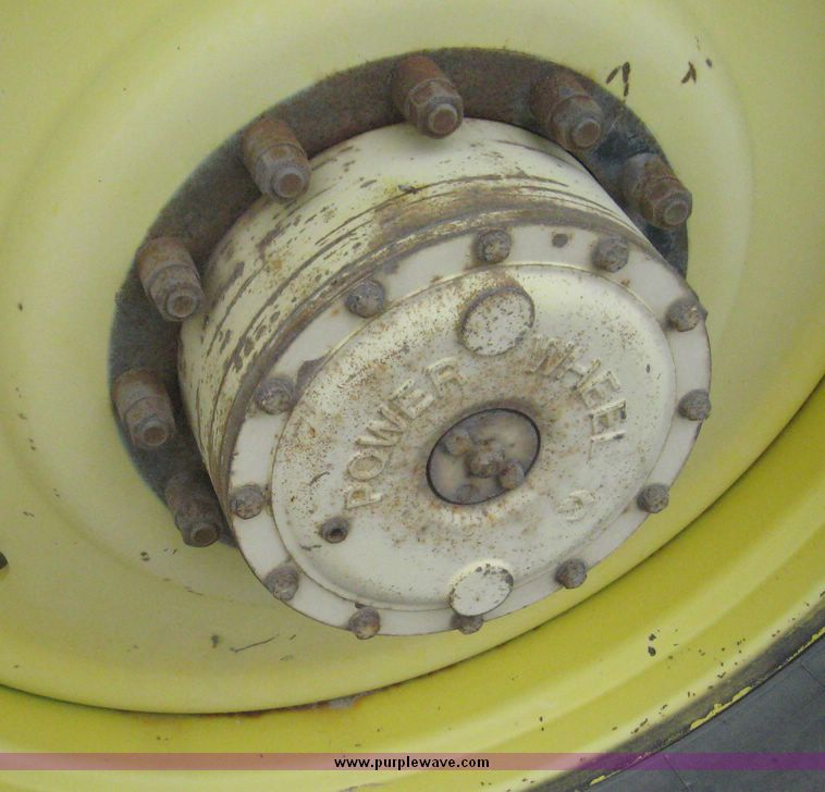 image for item 8974 1998 John Deere 4700 self propelled sprayer