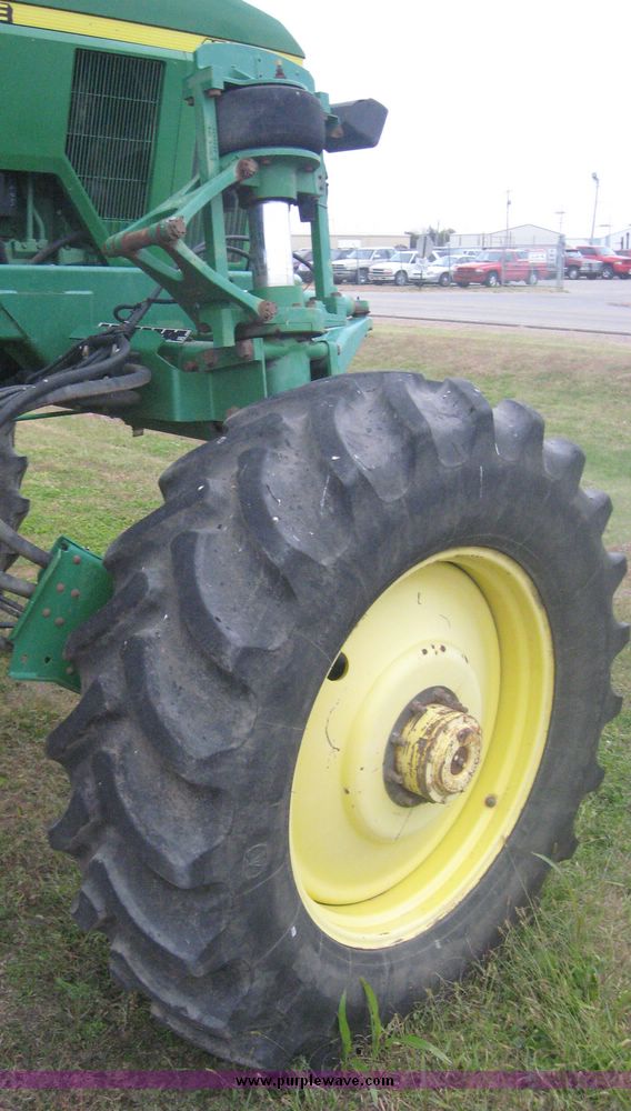 image for item 8974 1998 John Deere 4700 self propelled sprayer