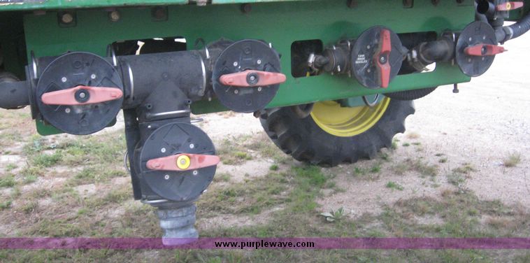 image for item 8974 1998 John Deere 4700 self propelled sprayer